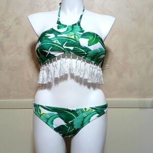 BEAUTIFUL WOMENS SWIM WEAR SIZE M IN A BEAUTIFUL GREEN AND WHITE